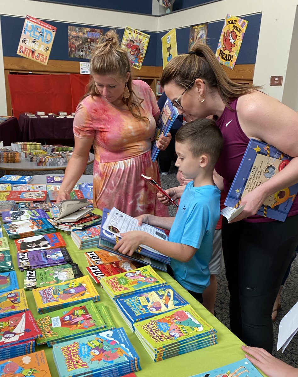 CarrolltonES's tweet photo. It’s spring book fair time! Tonight family members are coming into the library to browse, shop, and snap pictures of their Cardinals with the Easter Bunny! 🐰 #isleREAD https://t.co/84aiMnn90Q
