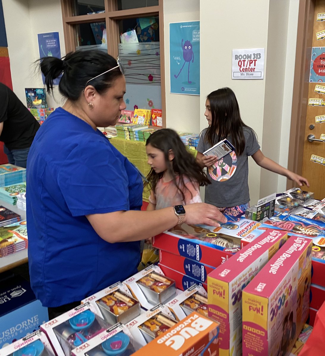 CarrolltonES's tweet photo. It’s spring book fair time! Tonight family members are coming into the library to browse, shop, and snap pictures of their Cardinals with the Easter Bunny! 🐰 #isleREAD https://t.co/84aiMnn90Q