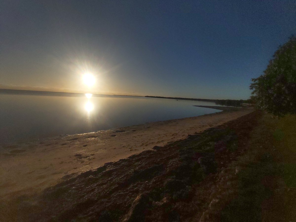 briankcorrigan's tweet photo. Good Morning Twitter have a great Thursday, Sunrise Over D Bay. https://t.co/O2urWqLW0I