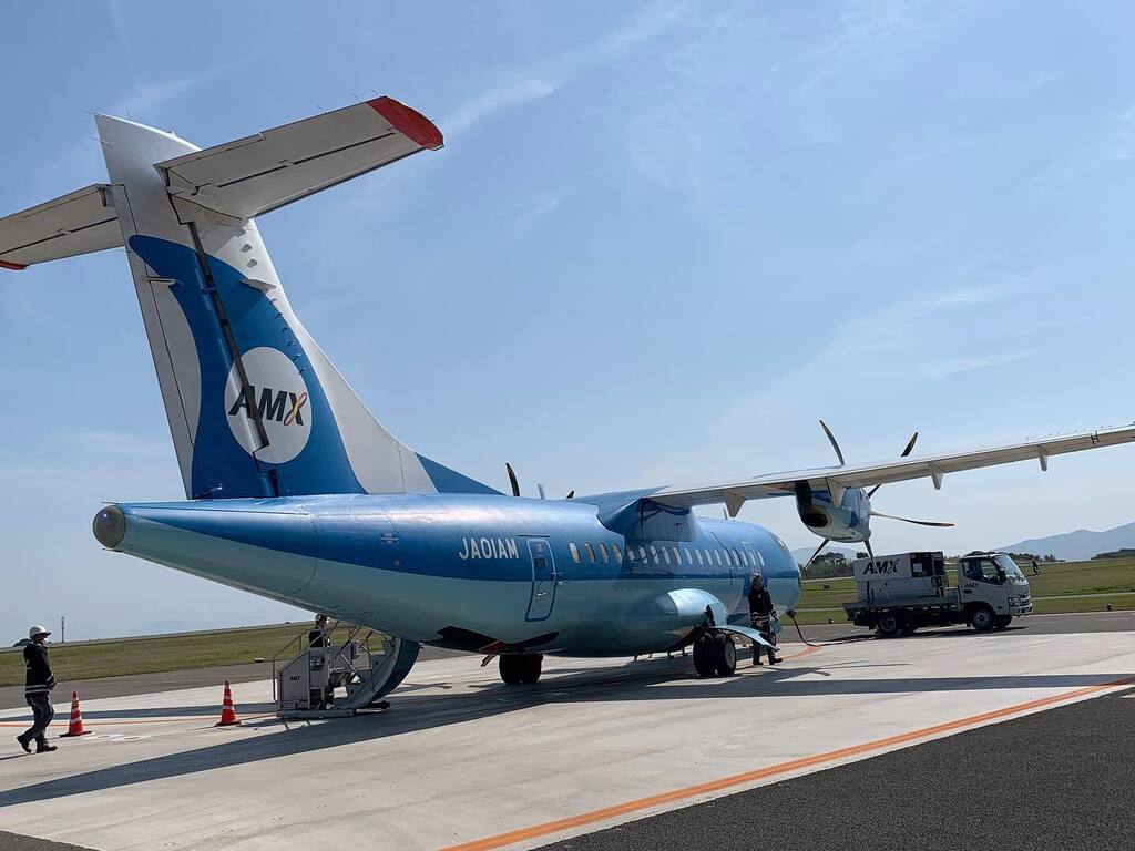 sakiguide's tweet photo. Busy season for tourism in the spring. I am moving around Kyushu. 

#sakiguide #amakusa #amakusaairlines #nagasaki https://t.co/GM2WjQkLIv https://t.co/DiECsWqi3W