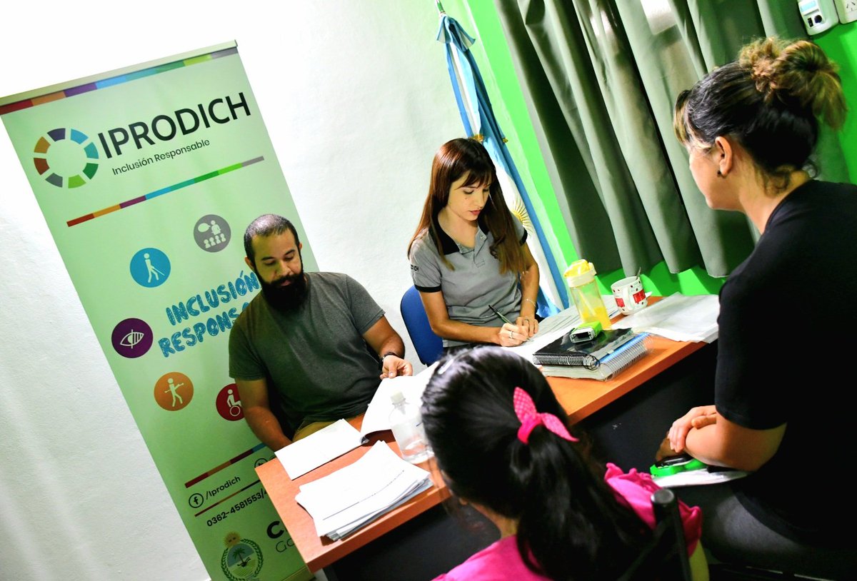 IPRODICH's tweet photo. Garantizamos la inclusión responsable♿👨🦽👨🦯🧏♀️
😊📍Nuevos operativos de trabajo por la provincia. Nuestro presidente, @ppkine junto al equipo dijeron presente en #PresidenciaDeLaPlaza, #Corzuela, #LaLeonesa y #Resistencia.
📝💪😁 ¡Logramos asesorar a vecinos...
@jmcapitanich https://t.co/cQPNmnb4wT