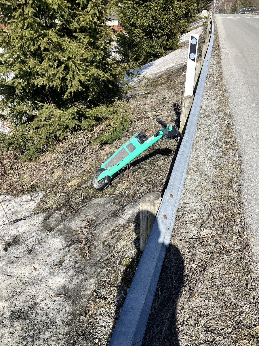 helangen's tweet photo. @boltapp how to come in contact with #BoltNorway about a broken scooter found? https://t.co/Ad4FDdzhKP
