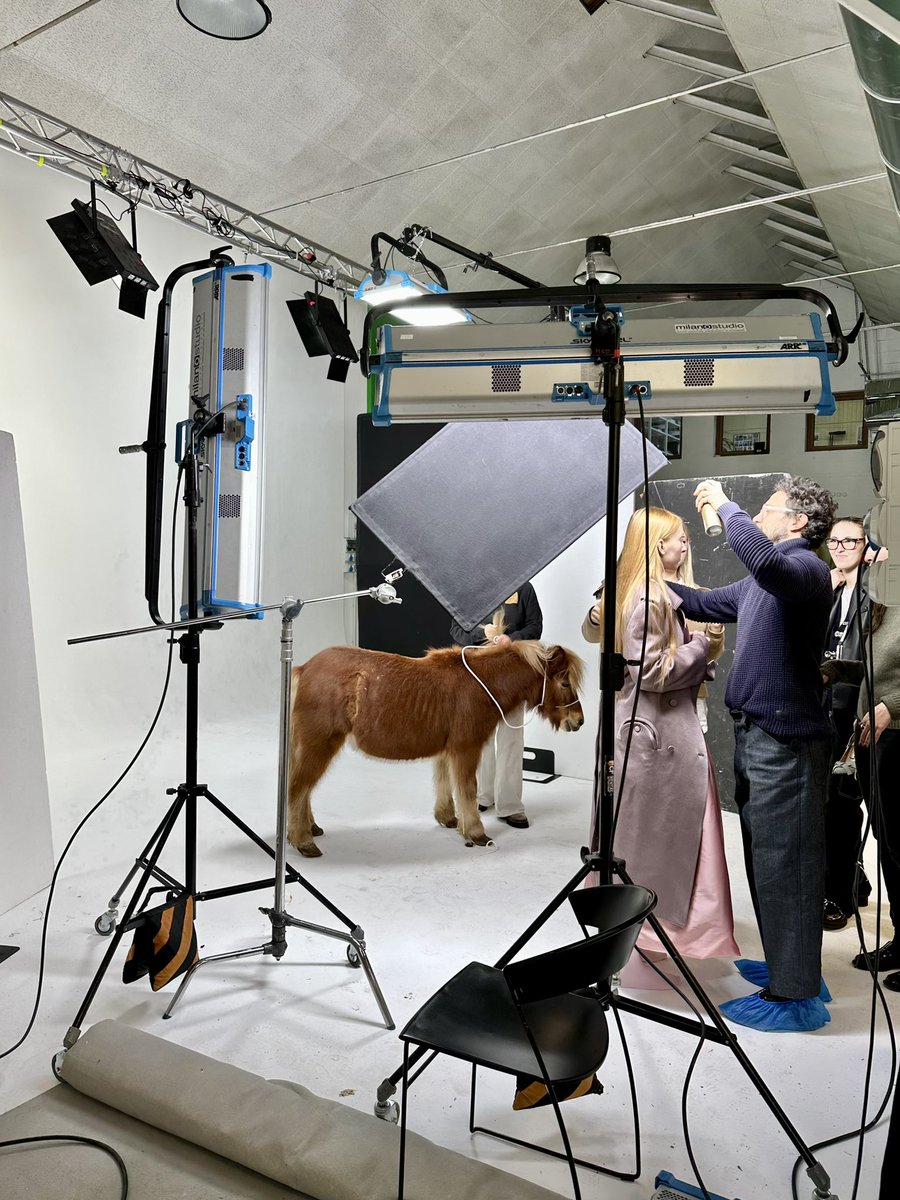 PatellidK4's tweet photo. Backstage Spazio36 Studios https://t.co/mCv1uzIRy2