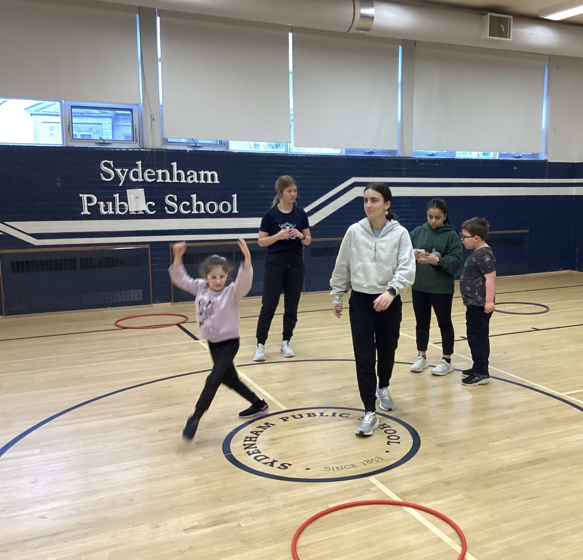 SYD_books_LDSB's tweet image. Last day of fabulous DPA games with our friends from @queensu #thankyou #gymgames #funexercise