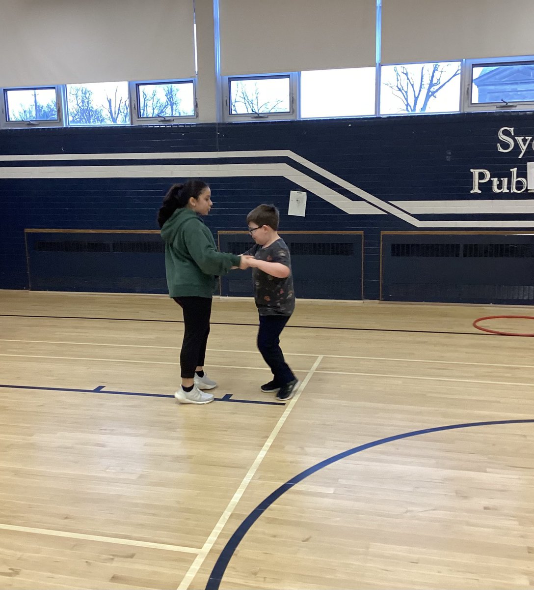 SYD_books_LDSB's tweet image. Last day of fabulous DPA games with our friends from @queensu #thankyou #gymgames #funexercise