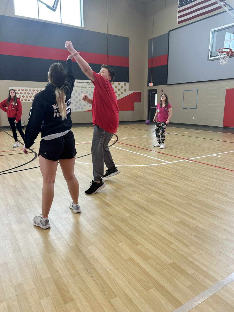 AnnaDiggs73's tweet photo. Tipton Special Olympics enjoyed a day full of events at the Training for Life Center in Jeffers City today!!  Team building, leadership, and most importantly fun!! #GenerationUnified  @TiptonRVIdist https://t.co/kTgWfBtG27