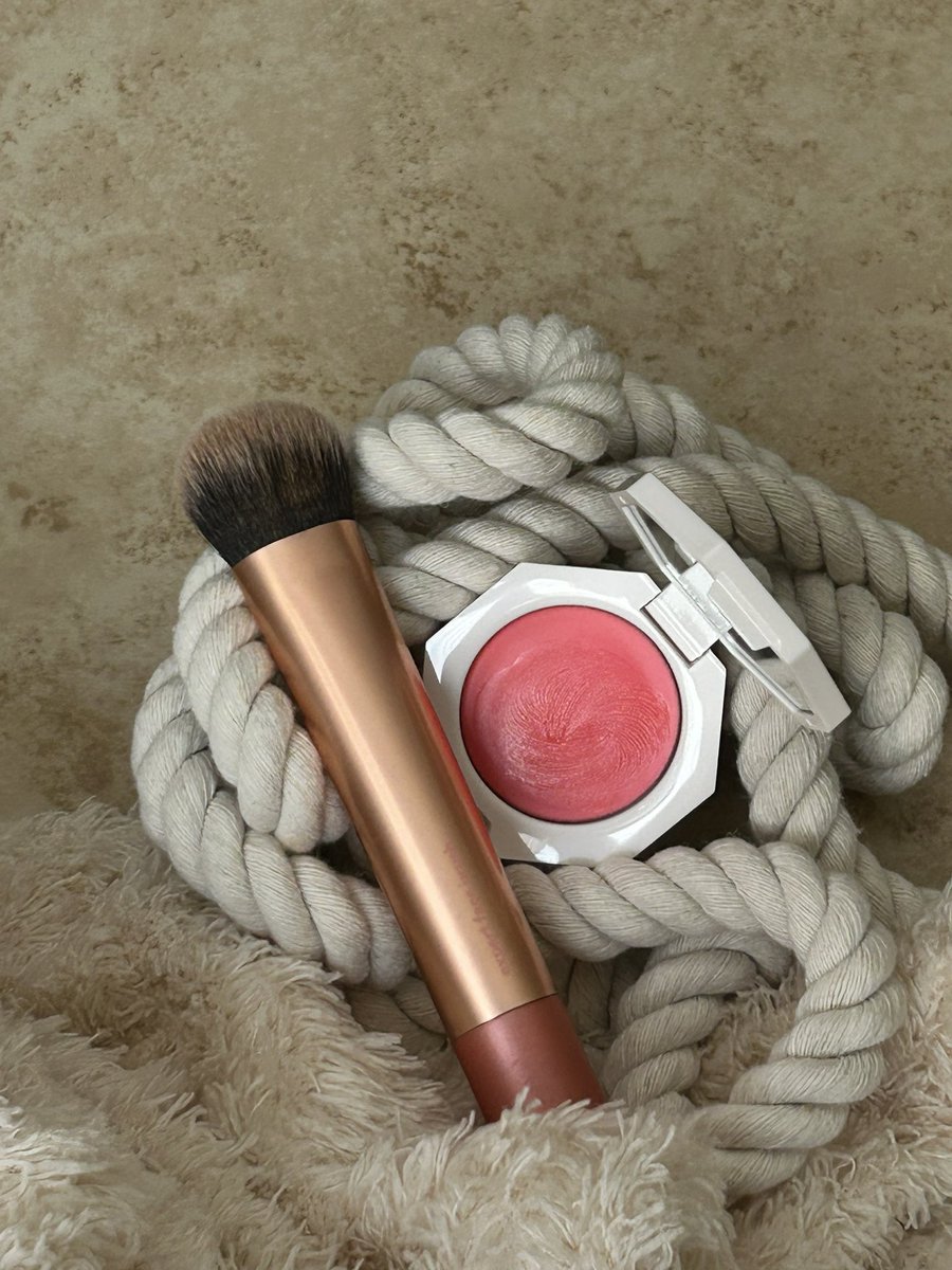 NutrixviUGC's tweet photo. Aw you got me blushing โบ๏ธ
@fentybeauty
#UGCcontent #ugc #beauty #blush #strawberrydrip #ugccontentcreator https://t.co/tJ03NyQyv4
