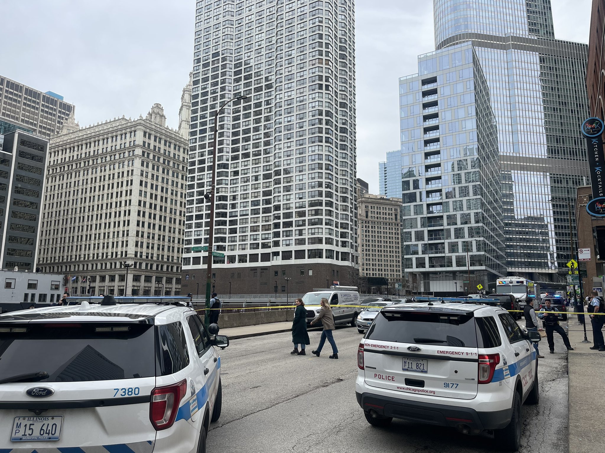Is trump tower chicago open to the public