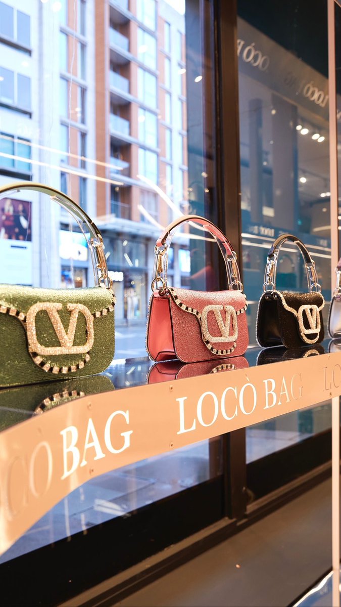 cppluxury's tweet photo. Valentino opens #LocoBag exclusive pop-up at Harrods in London
#Valentino #MaisonValentino #Harrods #HarrodsLondon #London #luxury #luxuryfashion #fashion #luxurybag #luxuryboutique @Harrods @MaisonValentino https://t.co/lRR1bQDFdd