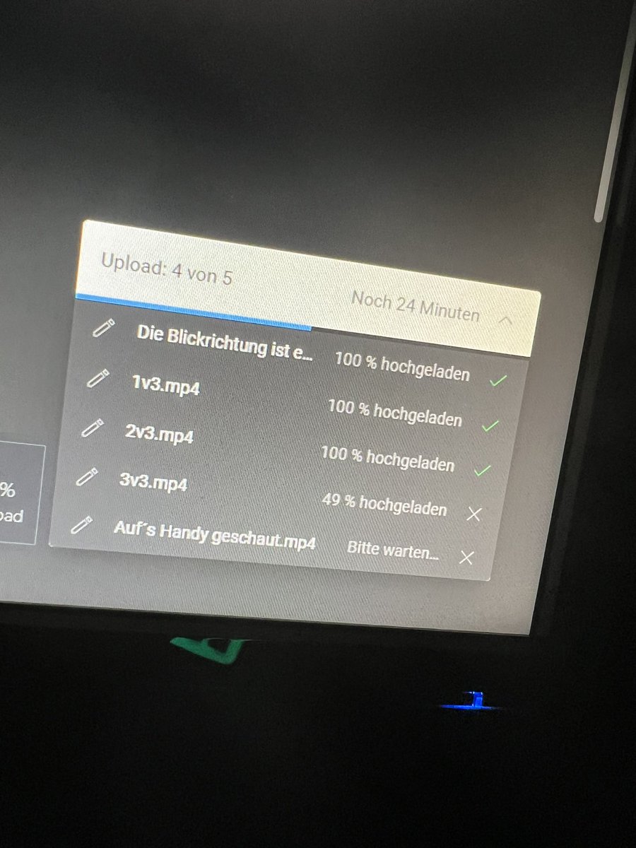 call_me_simon_'s tweet photo. Selber Schuld wenn man die Stream Aufzeichnung so rendert wie das Sonntags Video. Pro Video sind das jetzt 1,5h upload 😂😂 die anderen beiden sind shorts
#shorts #youtube #Contentcreater #renderfail https://t.co/Otjdvn2FFL