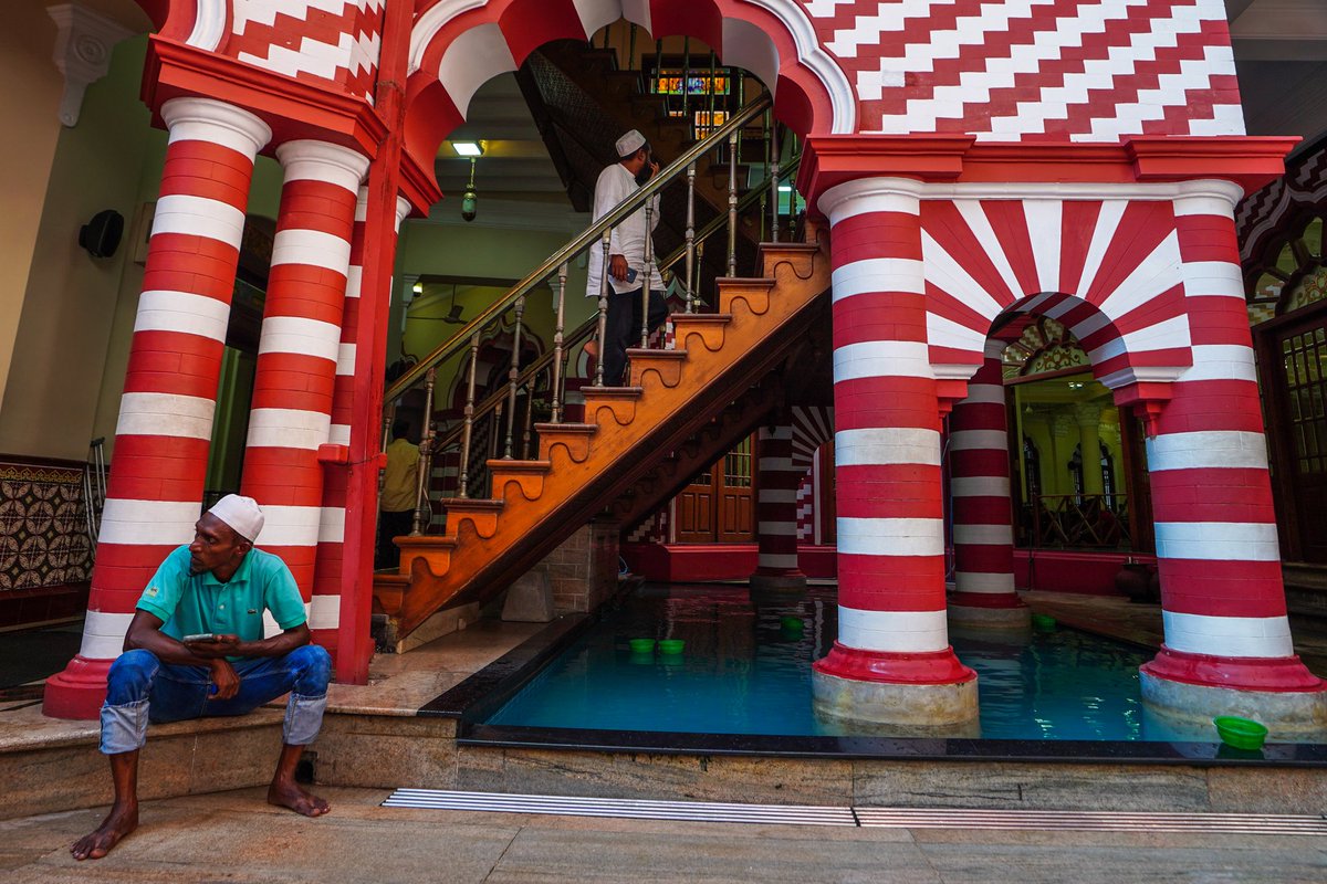 The Colombo Red Mosque, also known as Jami Ul-Alfar Masjid, is literally an architectural wonder for the world that would stun you with its unusual color patterns and unconventional yet amazing design.  🇱🇰

#CameraLK #SonyAlpha