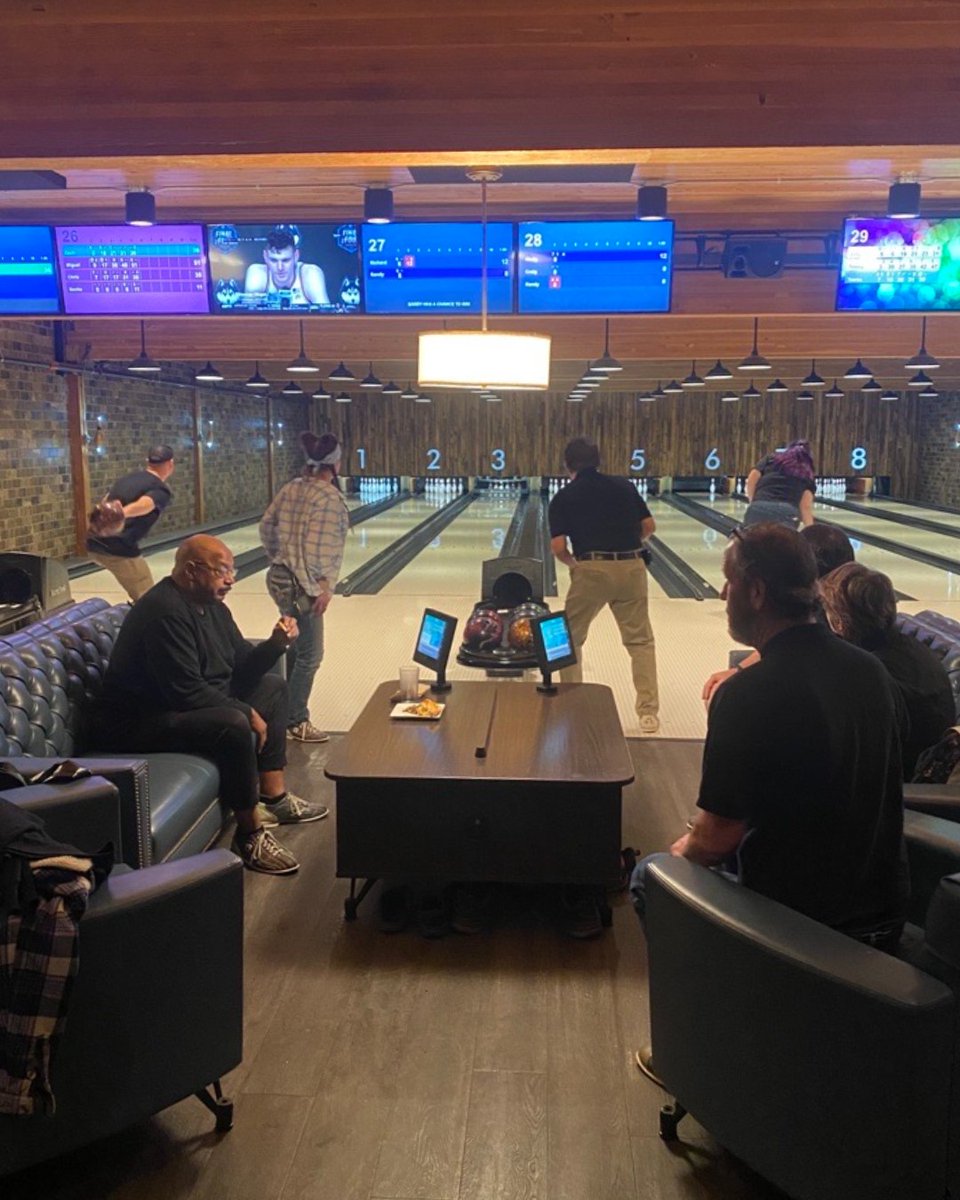 UofOCPFM's tweet photo. The best teams go bowling together๐ณ #HowDucksWork https://t.co/ktxvUVndhG