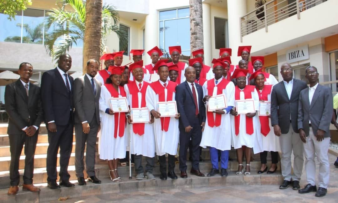 Le <a href="/FNEHaiti/">Fonds National de l’Éducation</a> félicite les nouveaux diplômés du CFEF de Port-au-Prince, qui ont reçu, le 28 mars 2023, leur parchemin [...] du ministre de l’Education nationale et de la Formation professionnelle. 
Lire la suite : bit.ly/40K5wtU