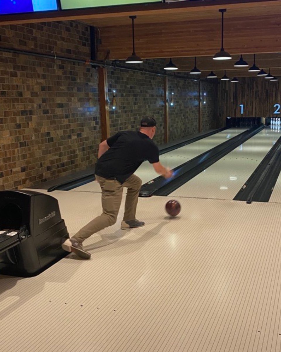 UofOCPFM's tweet photo. The best teams go bowling together๐ณ #HowDucksWork https://t.co/ktxvUVndhG