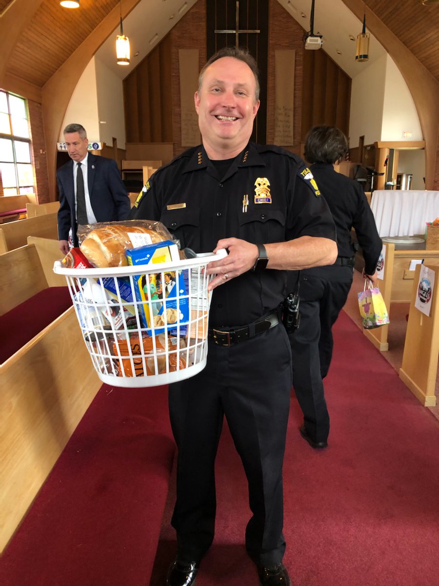 Thank you to Angels Outreach for inviting us to help them serve local families in need. Today #toledopolice officers helped distribute food baskets for the Easter holiday to those who need them the most.