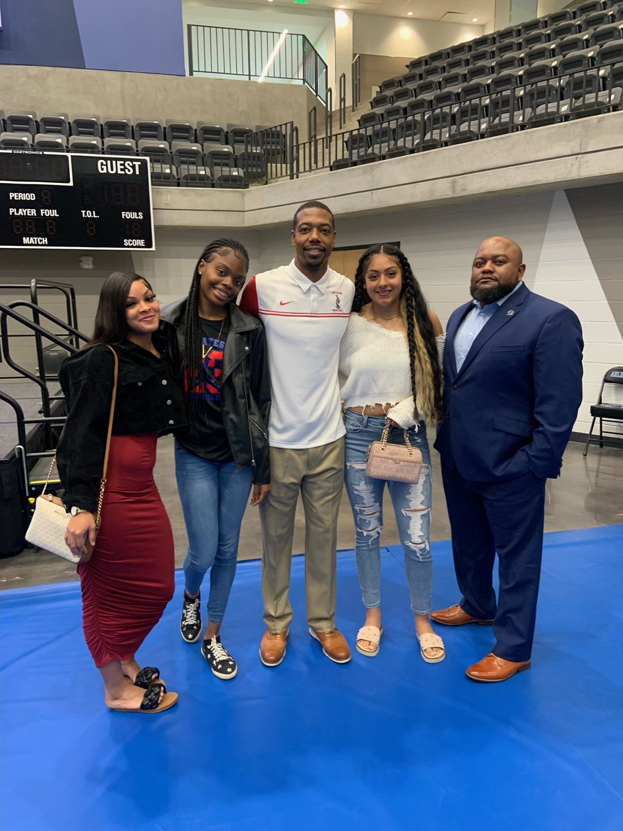 AISD Signing Day! (Yesterday).. So proud of these young ladies for being apart of the 1% who get the privilege to play collegiate basketball next season! We look forward to all that you ladies will accomplish after HS! Again, we are proud of you!