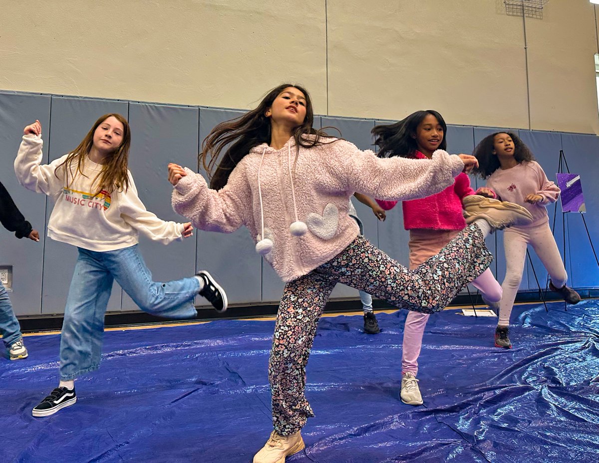 BGCSF's tweet photo. Last week, our Clubs came together for a Citywide Art Show featuring art, photography, dance performances, and music to showcase the art our members create in Clubs year-round. Thank you, @sfballet and @NotesforNotes, for partnering and supporting the event! #BGCSF #GreatFutures https://t.co/ntOoVcMeg3