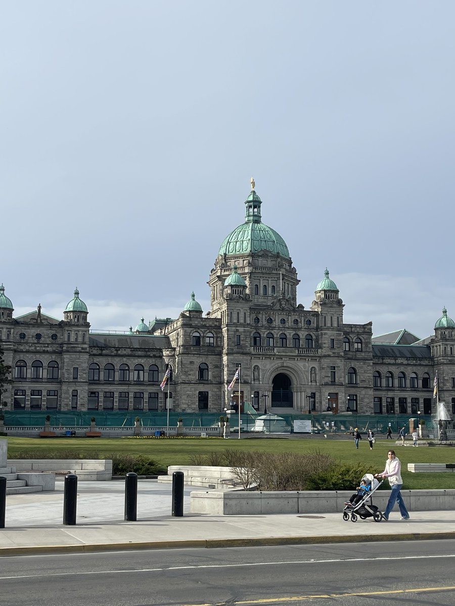 BCCommonGround's tweet image. Lunch today with the MLAs to share our message to #DigSafe and celebrate the BC proclamation of April as Safe Digging Month!