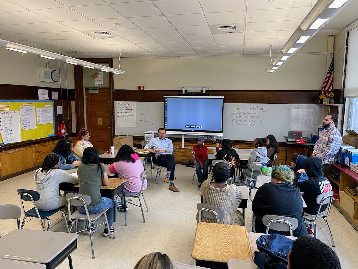 Thank you, <a href="/ChrisMurphyCT/">Chris Murphy 🟧</a> for your candid conversations with our <a href="/BurrHps/">Burr Middle School HPS</a> #StudentCouncil.  The mutual knowledge and sharing of ideas about student life, school challenges, social-emotional issues, careers, and government are invaluable. Our bright students shine. #StudentVoice