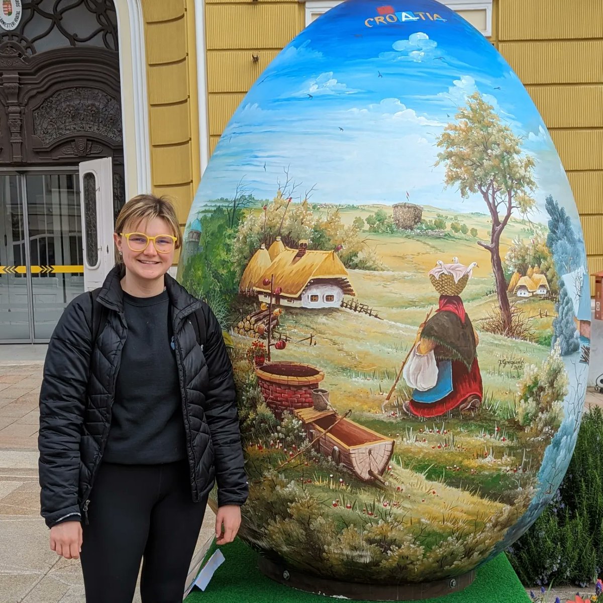 OfPecs's tweet photo. I'm back and ready to celebrate Easter in Hungary! Check out some of the new flowers and Easter decorations in Pécs, as well as some photos of Easter egg painting in nearby Zengővárkony 🐣🍫🥚 https://t.co/TFkzVmA1aK