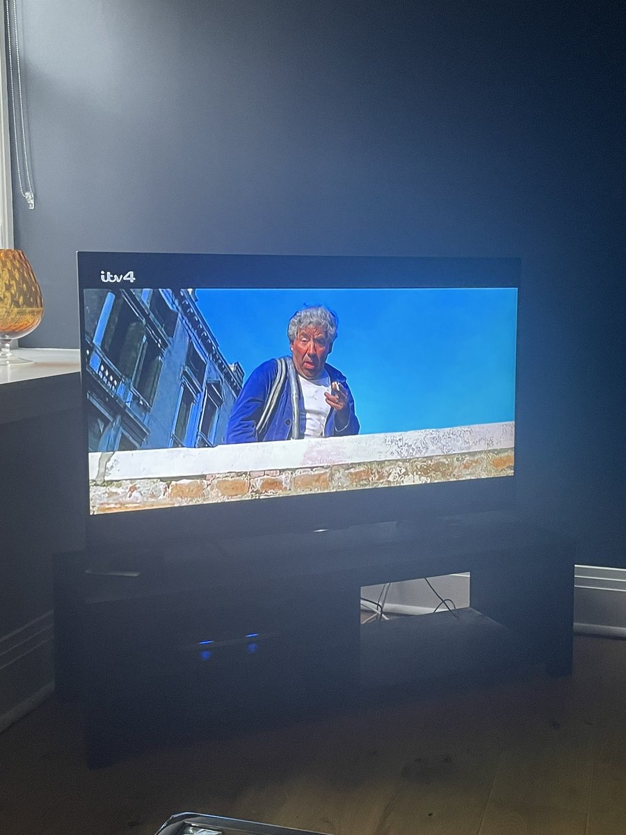 Mucky1's tweet image. 😎 #JamesBond #Moonraker #ITV4