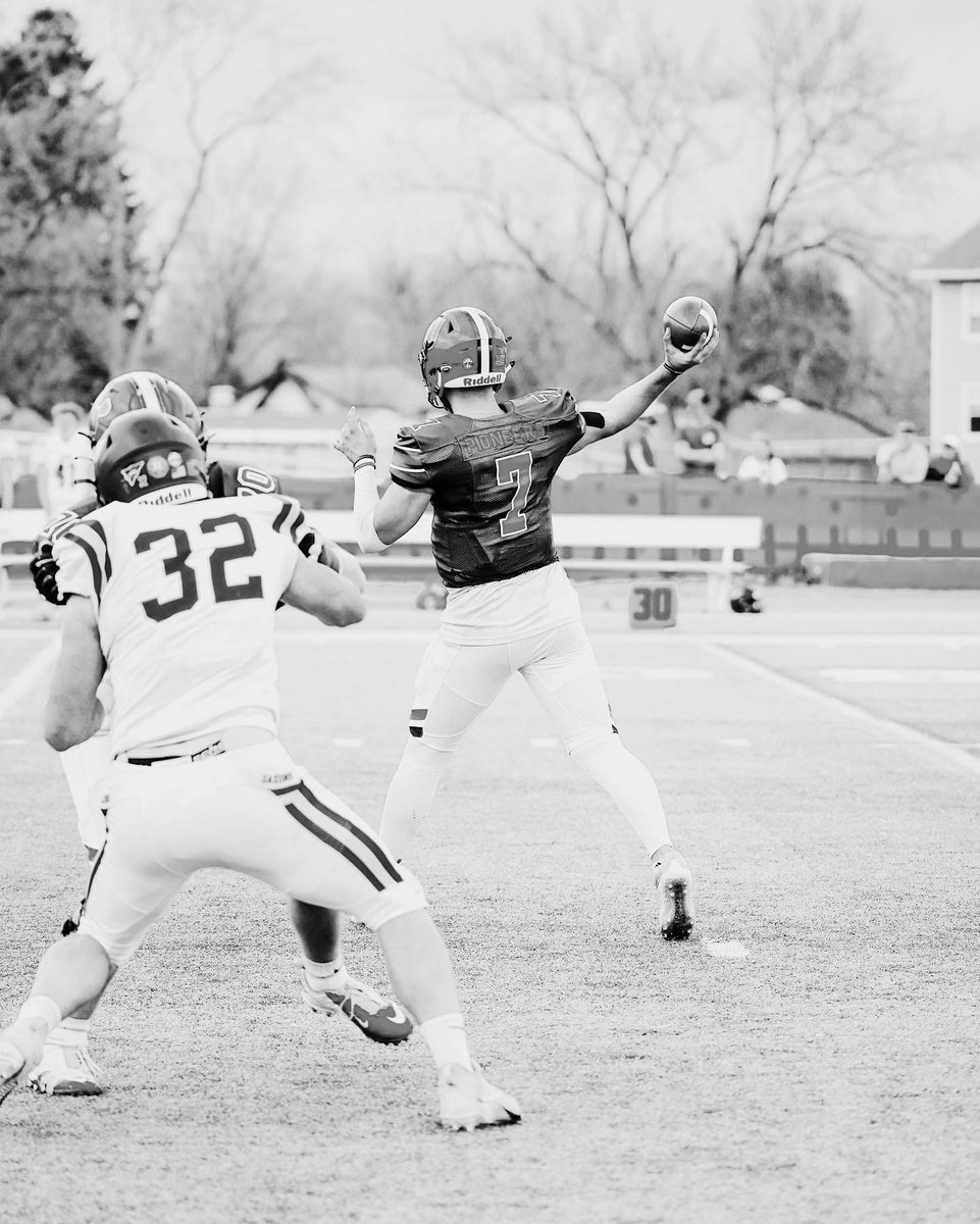 Offensive Skills in the Mohawk Valley🚨

My names Braeden Zenelovic. I’m a former college Quarterback looking to assist in developing HS athletes in the Utica area. Individual and group sessions are offered, just HMU and we’ll start scheduling #OEP 

You get out what you put in!