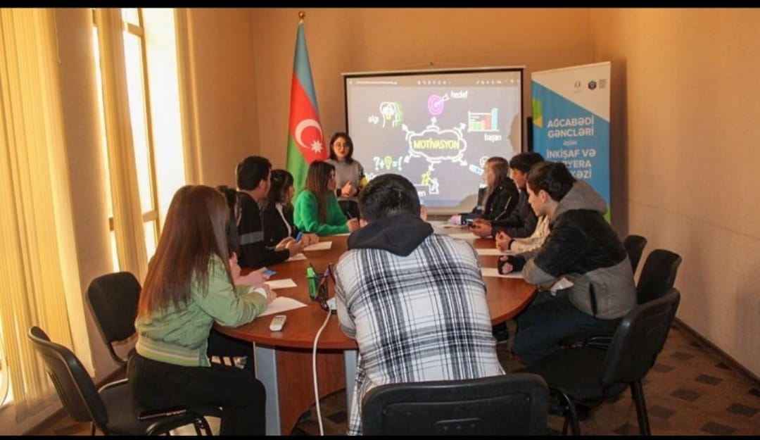 Ailə sadəcə eyni evdə yaşadığın insanlar demək deyil. Ailə eyni zamanda birlikdə sevə-sevə vaxt keçirdiyin insanlardır #Gikm #Gikmbaglanmasın