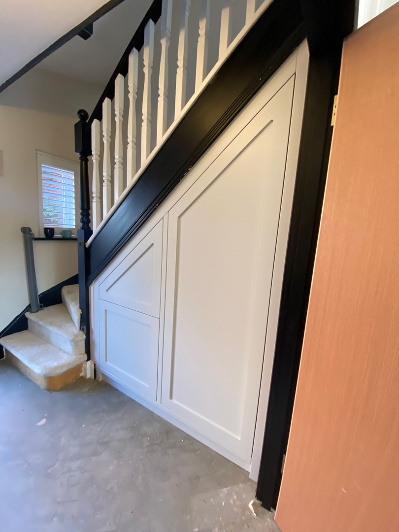 PriestFurniture's tweet image. Designed &amp;amp; fitted a bespoke shaker style understairs #storagesystem with @FinsaUK oak internals, pull-out coat storage, shoe storage drawers, finished in morning dew paint. Do you have unutilized space under your stairs? Ask us about a storage solution ow.ly/PXpE50NAaJy