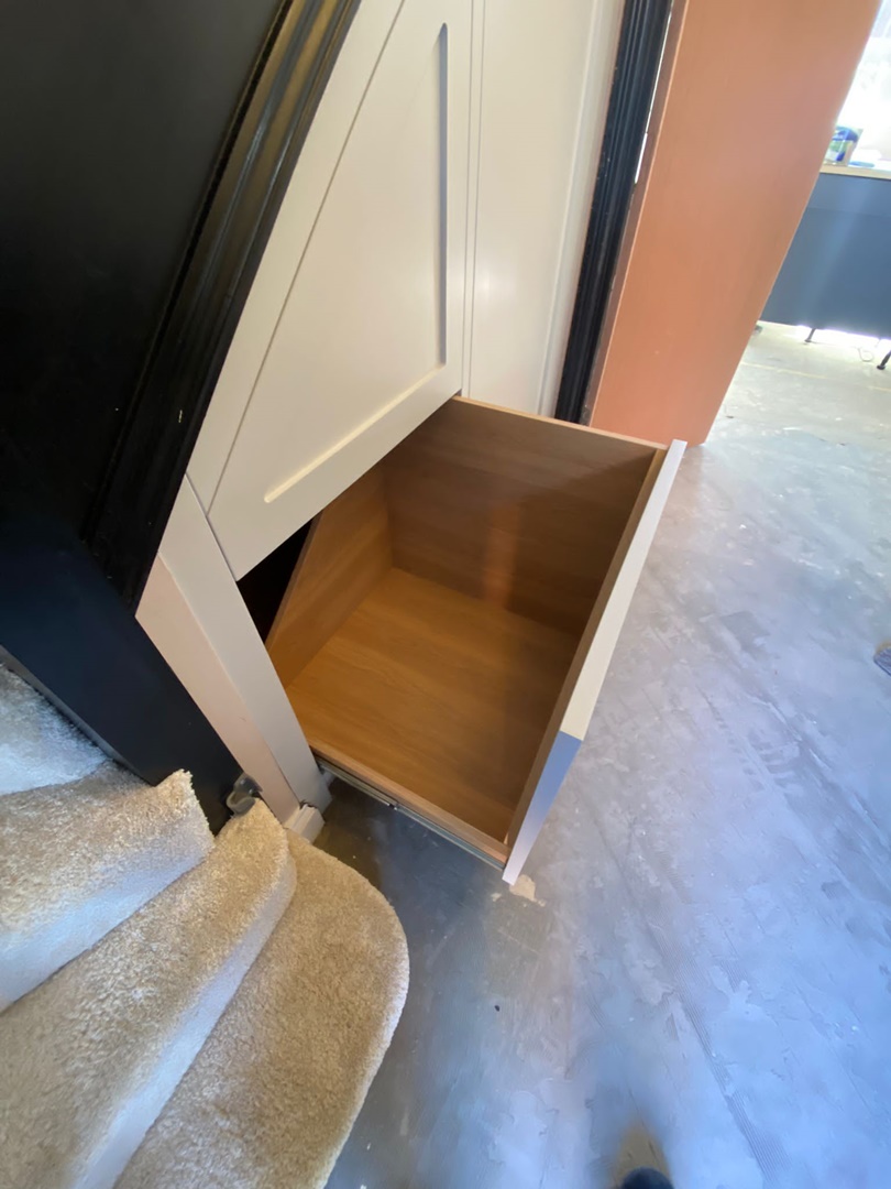 PriestFurniture's tweet image. Designed &amp;amp; fitted a bespoke shaker style understairs #storagesystem with @FinsaUK oak internals, pull-out coat storage, shoe storage drawers, finished in morning dew paint. Do you have unutilized space under your stairs? Ask us about a storage solution ow.ly/PXpE50NAaJy