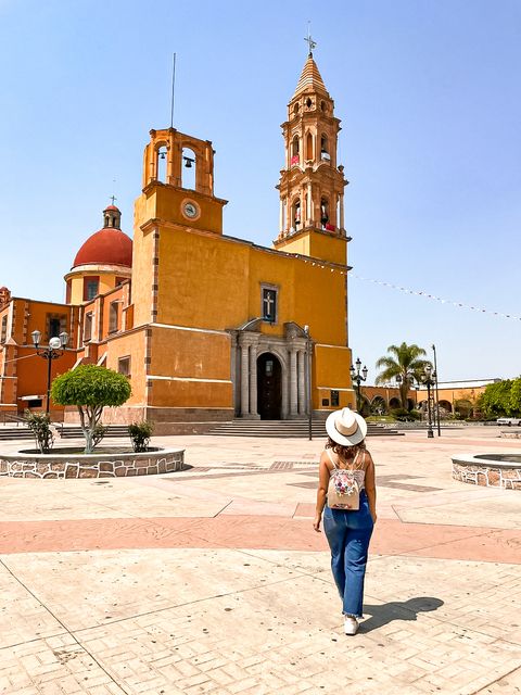 guanajuato's tweet photo. En esta cuenta amamos todos los templos del Estado ⛪ El día de hoy tocó apreciar la Parroquia de la Santa Cruz en #JuventinoRosas ✝️ ¿Has tenido la oportunidad de conocerla? 🥰

📷 nazassoto https://t.co/cMBghLL2BE