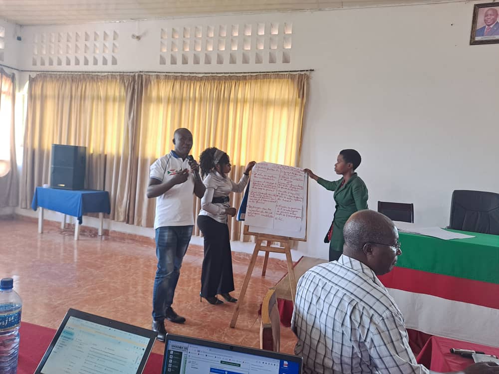 APADECO_BURUNDI's tweet photo. Atelier de formation sur le Leadership et le plaidoyer dans la contribution aux politiques publiques  organisé en province @Gitega du 03/4 au 5/04/2023 à l'endroit des membres des #OSCs des 6 secteurs dont l'@APADECO_BURUNDI; Projet @DukurireHamwe sous l'appui de l' @UEauBurundi. https://t.co/ZZdkXnbc0Q