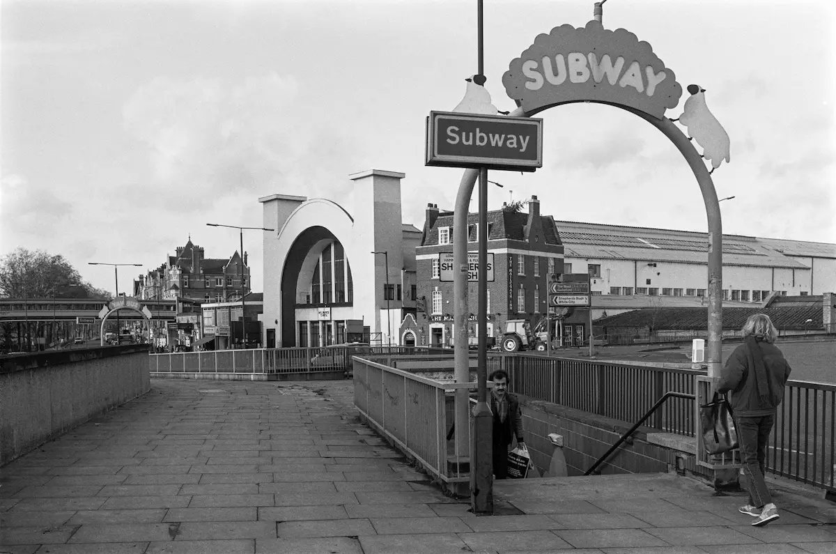 robertmdaws's tweet photo. #ShepherdsBush in 1988 #QPR @BigAlSuperhoop #London https://t.co/bWKSRisE0M