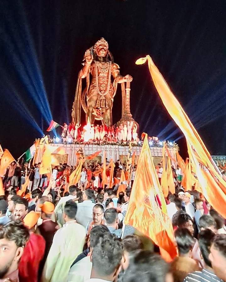 સારંગપુર ધામમાં ૫૪ ફૂટ ઊંચી હનુમાનજી ની પ્રતિમા નું અનાવરણ થયું

A 54 feet tall statue of Hanumanji was unveiled in Sarangpur Dham, Gujarat 

#hanumanji #salangpur #statue #hanumanjijayanti #gujarattouristguide