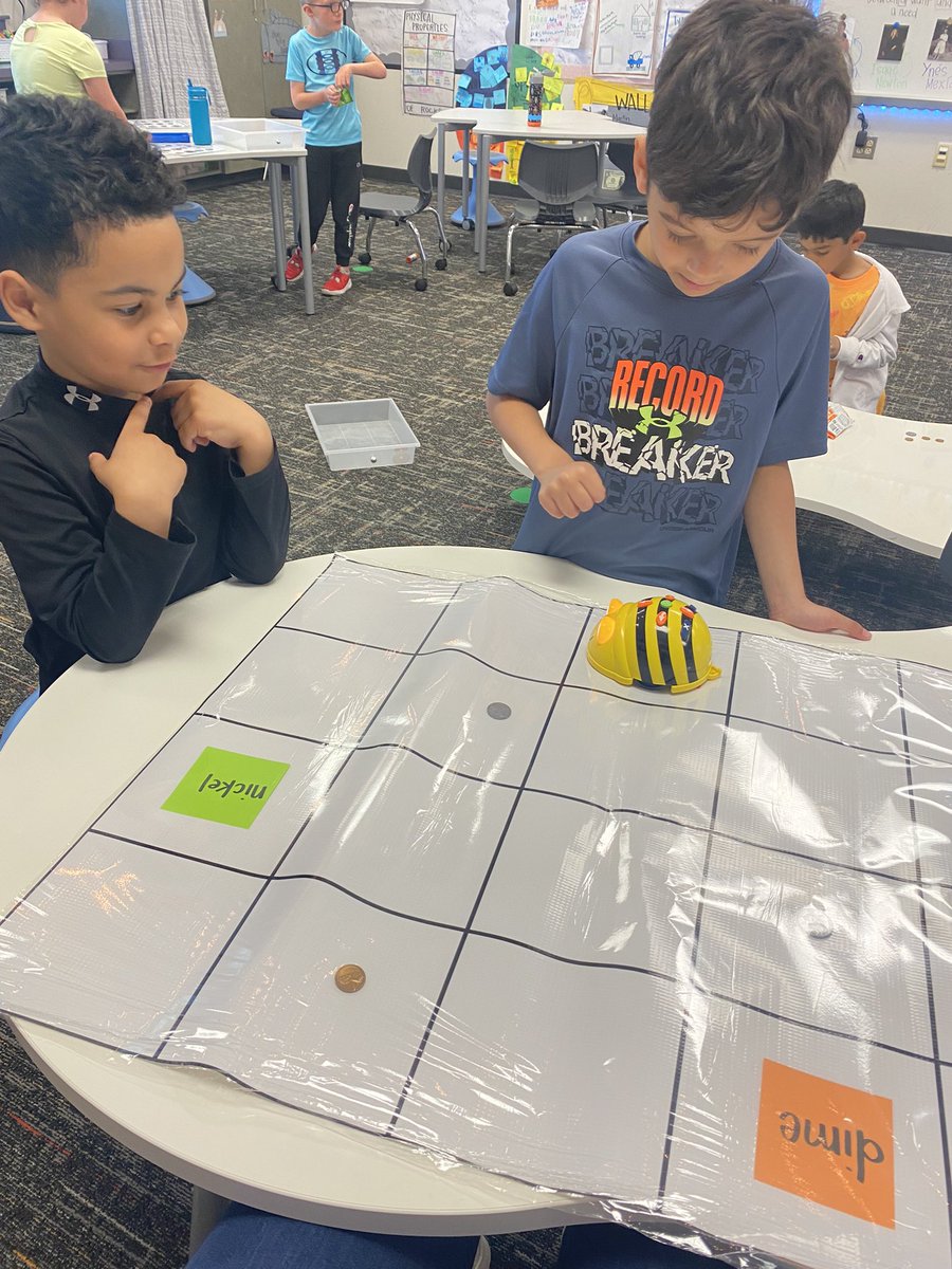 gina_williford's tweet image. Coding with coins in a station at Math Workshop! #pinkspringtraining @pressNseale @eagertolearnSoo @shantieljovanna @CounselorCaring