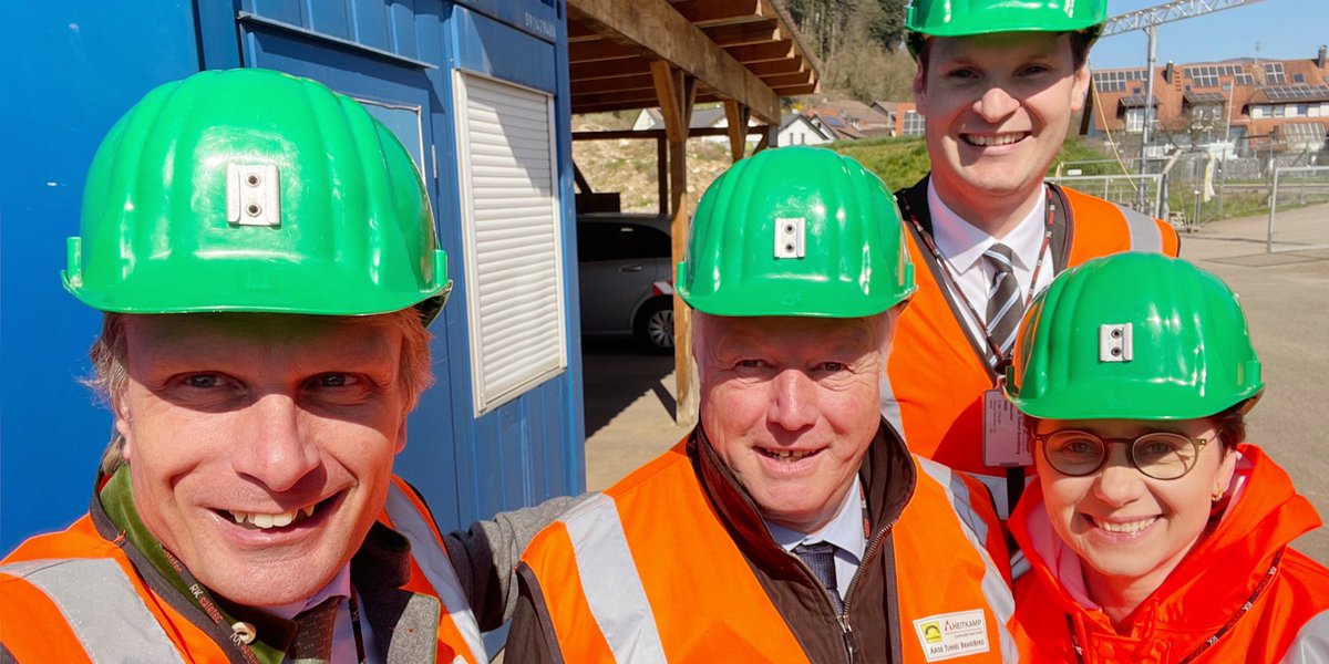 Thomas_Bareiss's tweet photo. Heute gemeinsam mit Kollegen @YannickBury im WK Emmendingen-Lahr unterwegs. Mit dabei war auch BaWü Justizministerin #MarionGentges und mein ehem MdB Kollege #PeterWeiss. Hier bei Tunnel Baustelle bei Winden im Elztal an #B294. 
Stimmung gut - trotz grünem Helm!  😮 https://t.co/YDd7R41eyG