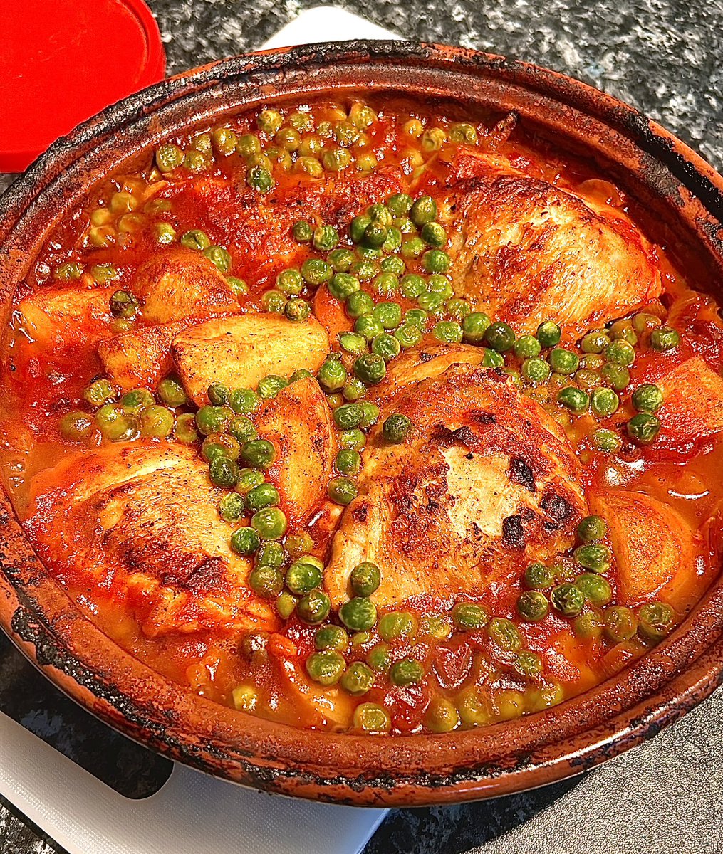 Jayward7's tweet photo. So I’m still loving trying to get to grips with Spanish 🇪🇸 cooking. Proper great food. Lovely Jubbly. #spain #spanishcooking #Espana #CostaDelCook 🇪🇸🇪🇸🇪🇸🇪🇸🇪🇸 https://t.co/TOHi6BlxOi
