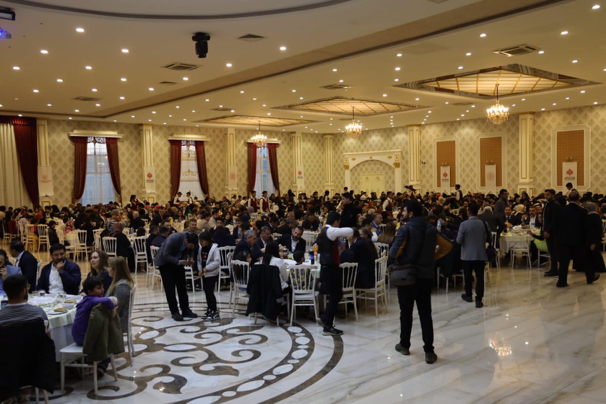 zabeyazgul's tweet photo. Valimiz @valisalihayhan ile birlikte Vakıflar Bölge Müdürlüğü İftar Programında, hemşehrilerimizle bir aradayız.

Ramazan'ın birleştiren ve iyileştiren yanını hep birlikte yaşıyoruz. https://t.co/yHiYqxAHyR