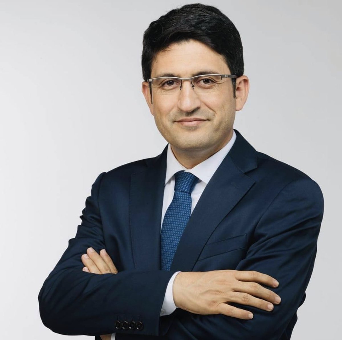 Her şey Bingöllü bir yiğidin <a href="/Korkutata_Zeki/">Zeki Korkutata</a> nin Makamların ve Koltukların asıl sahibi millettir demesiyle başladı.  
<a href="/NumanKurtulmus/">Numan Kurtulmuş</a> 
<a href="/aliihsanyavuz54/">Ali İhsan YAVUZ</a> 
<a href="/Korkutata_Zeki/">Zeki Korkutata</a>