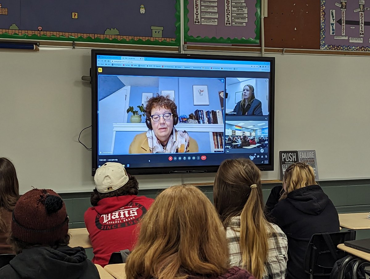 A privilege and a pleasure to have <a href="/Paulatics/">Paula Simons</a> speak to my Grade 9 class today on her role as a senator! She is such an excellent speaker. #cdnpoli #abed