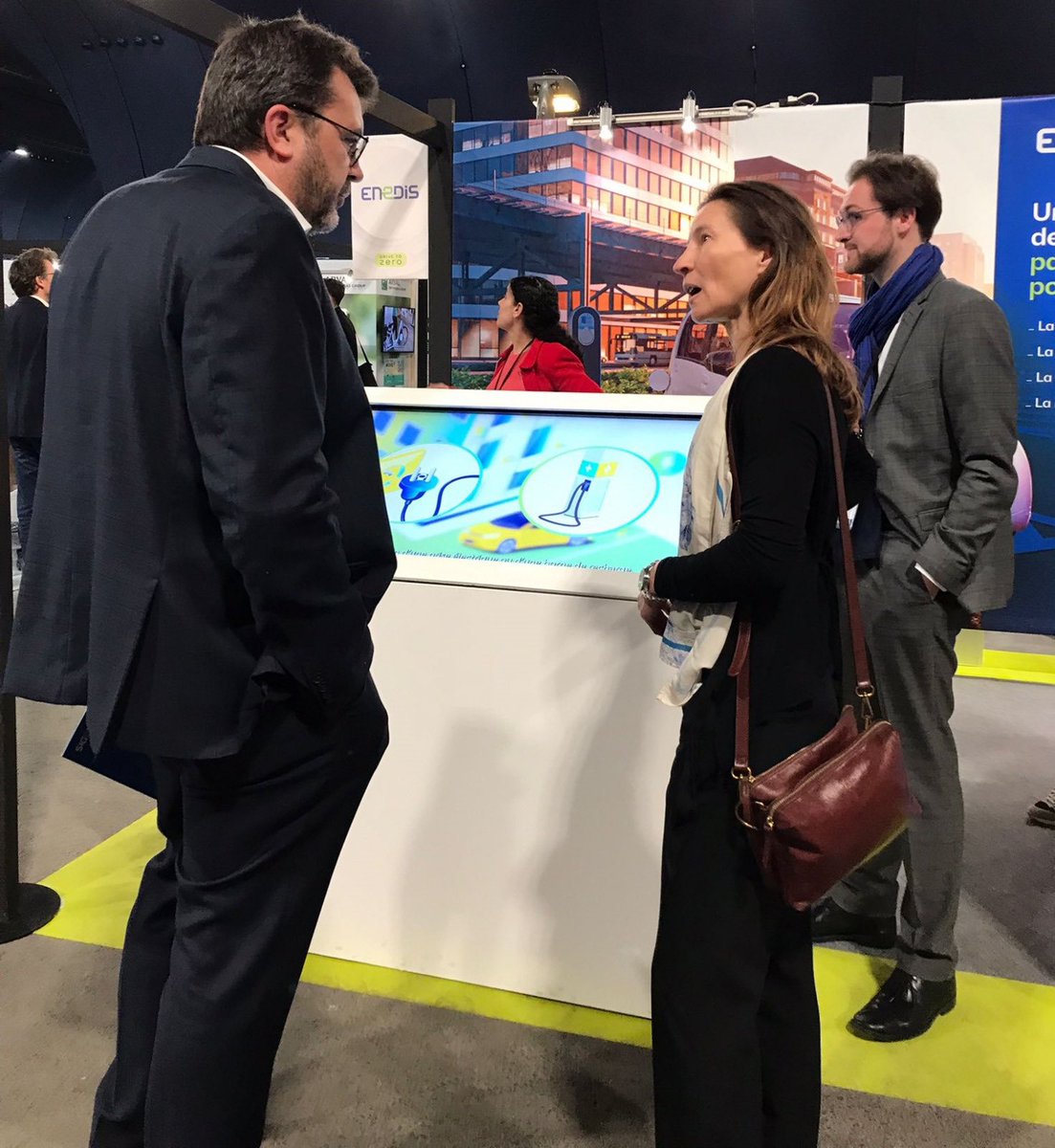 enedis's tweet photo. 📅 Nos équipes sont présentes au salon @drivetozero_  jusqu’au 07/04 pour parler de #mobilitéélectrique 🚗
Au programme : nos actions et solutions pour offrir une solution de recharge partout et pour tous ! 🔌 https://t.co/iNNAbUi8bk