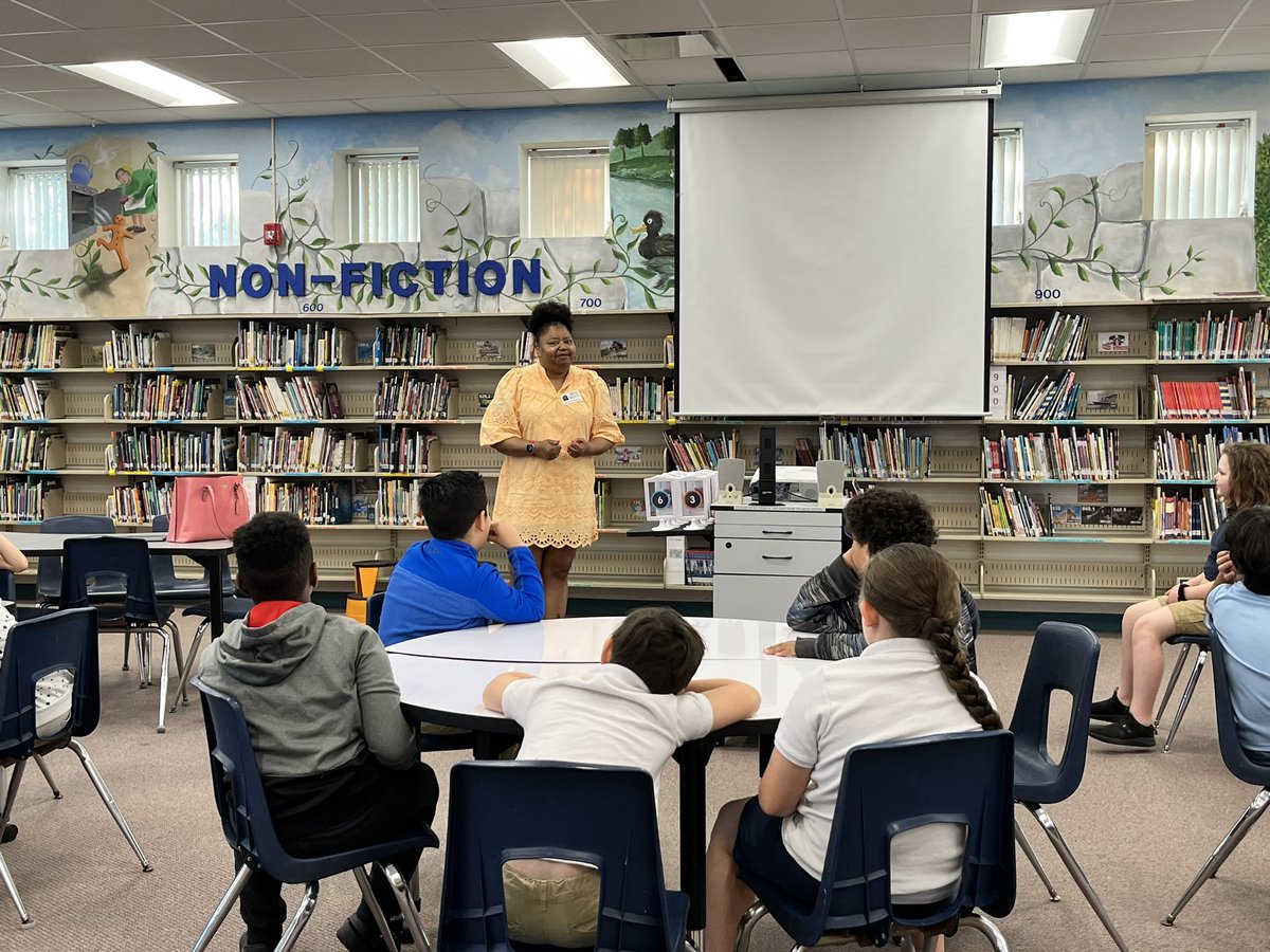 LMSRenee's tweet photo. Thank you so much to the wonderful @sherriwinston for visiting with our 3rd graders today! @FolsomEle @hubofschool @LMSK5 https://t.co/JUELnoxUgn