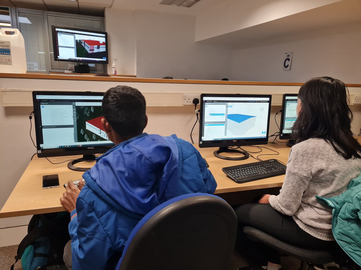Students at <a href="/UniofGreenwich/">Uni of Greenwich</a> practing  #BIM coordination using @BIMTrack.