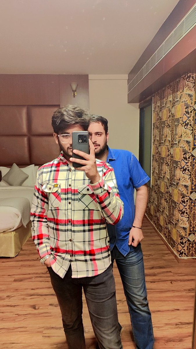 sanskarmodi22's tweet photo. Nothing just #Founder and #TechHead Of @ExzellensMotors chilling on the last day of business trip when there is nothing to do. https://t.co/EgFAz50brP