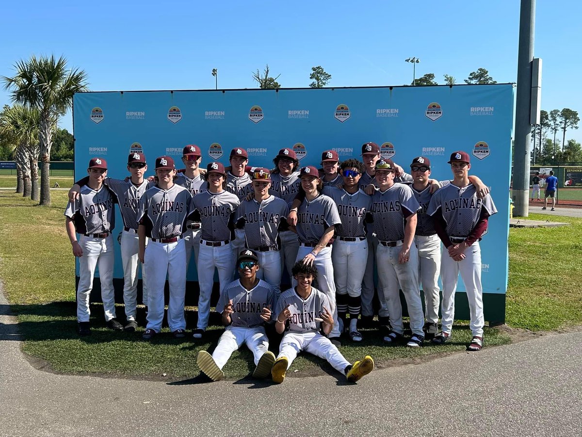 AQ Varsity Boys happily posting for a Team Picture after a great team win this morning! #AQProud ☘️⚾️
