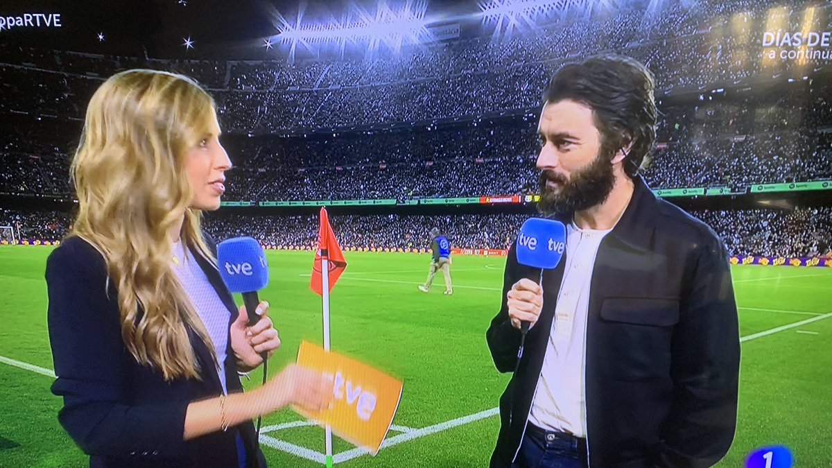 maikelmos's tweet photo. - ¿Con quien vas?
- Yo con nadie soy del Dépor.

Grande @javierrrey !  #LaCopaRTVE https://t.co/veX0IQXH39