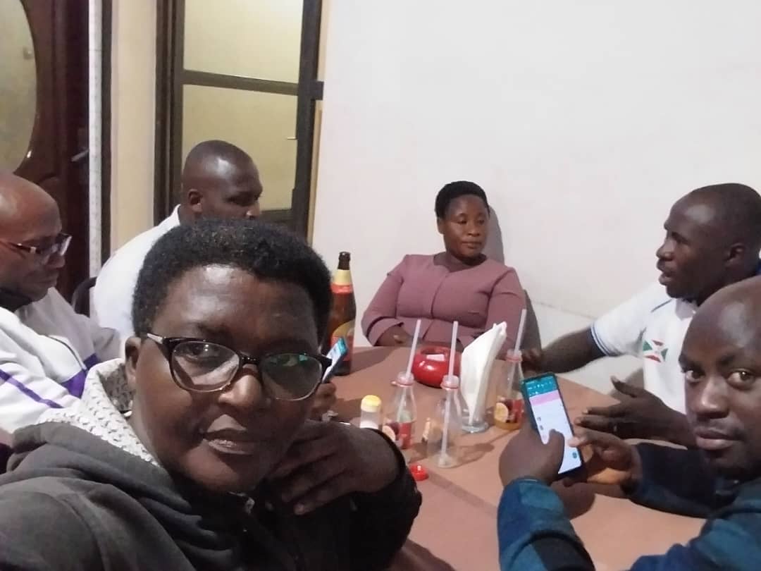 APADECO_BURUNDI's tweet photo. Le Représentant Légal d l'@APADECO_BURUNDI a tenu une réunion à @Gitega à #HelenaHôtel à l'endroit des représentants provincial et de la région Centre du pays pour parler d l'état des lieux des activités encours et fixé les stratégies de mobilisation communautaire dans leur zone. https://t.co/nhLVtZPKuO