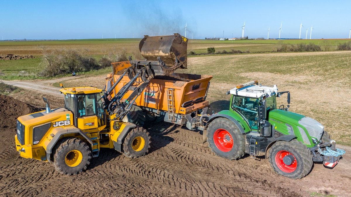 Epandage de compost en décalé : youtu.be/3sZkP3gFLiw #agriculture #bio #guilloteau