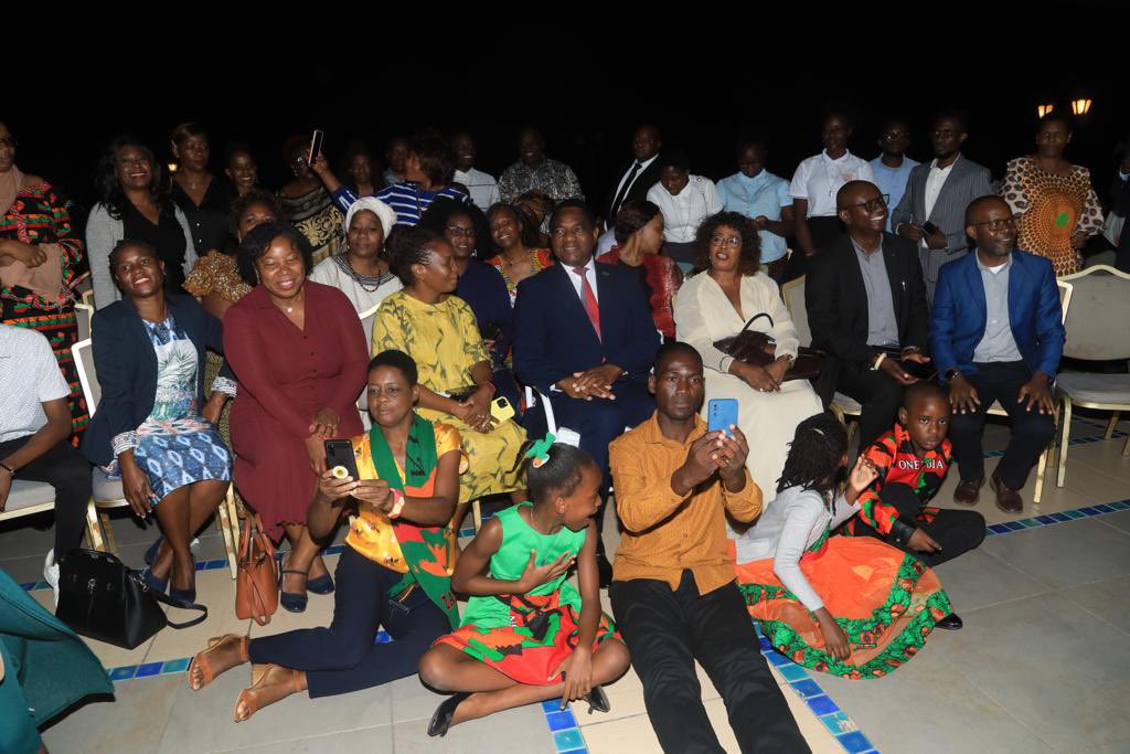 HHichilema's tweet photo. A trip to #Mozambique would be incomplete without meeting #Zambians there. We have committed to bridging the gap by improving access to identity documents & passport renewals while encouraging them to participate through the #PPDForum. πΏπ² π²πΏ#Mozambique #StateVisit #CMO https://t.co/DjIGsXbt0N