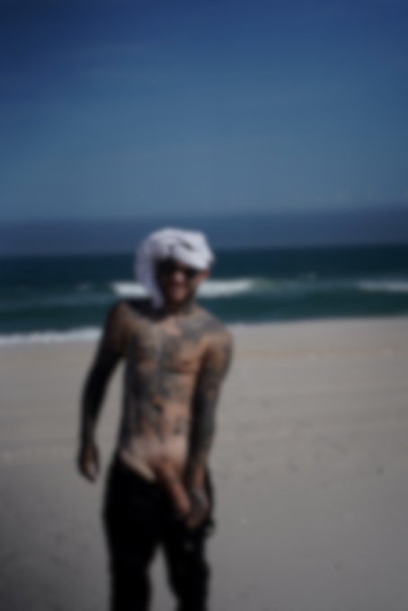 I guess since it&rsquo;s a nude beach&hellip; https://t.co/uNXX4K7HD4