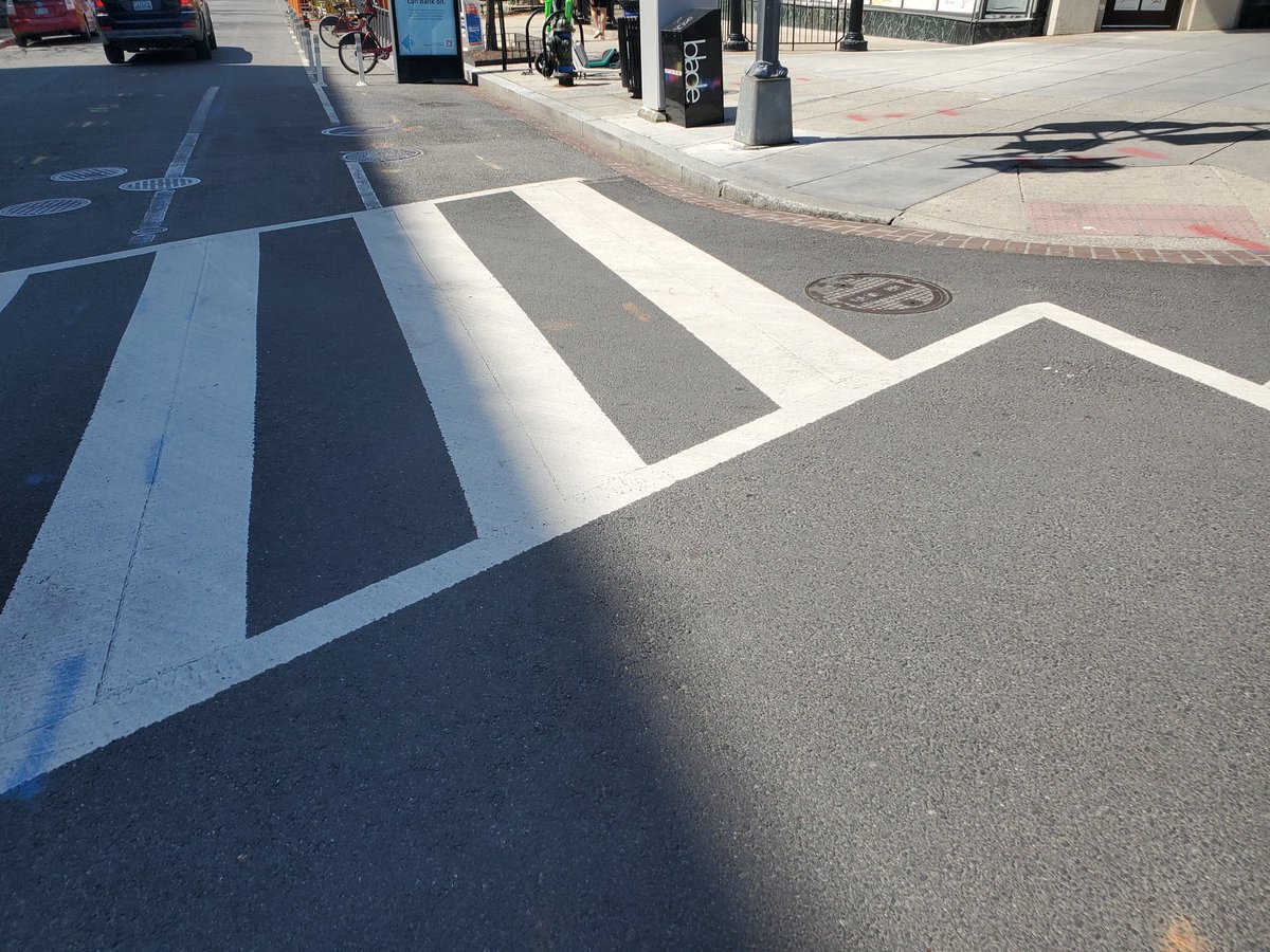 DCxFitChic's tweet photo. Day 5 - #30DaysOfBiking 
Enjoying the sunshine 🌞  and bike lanes in Downtown DC. https://t.co/dKEyDwH8jm